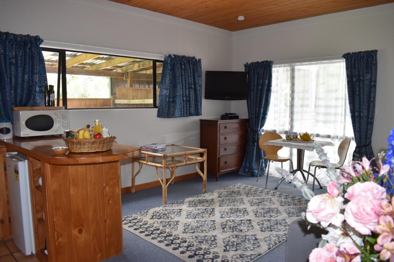 Olivista Bed & Breakfast Masterton Bagian luar foto