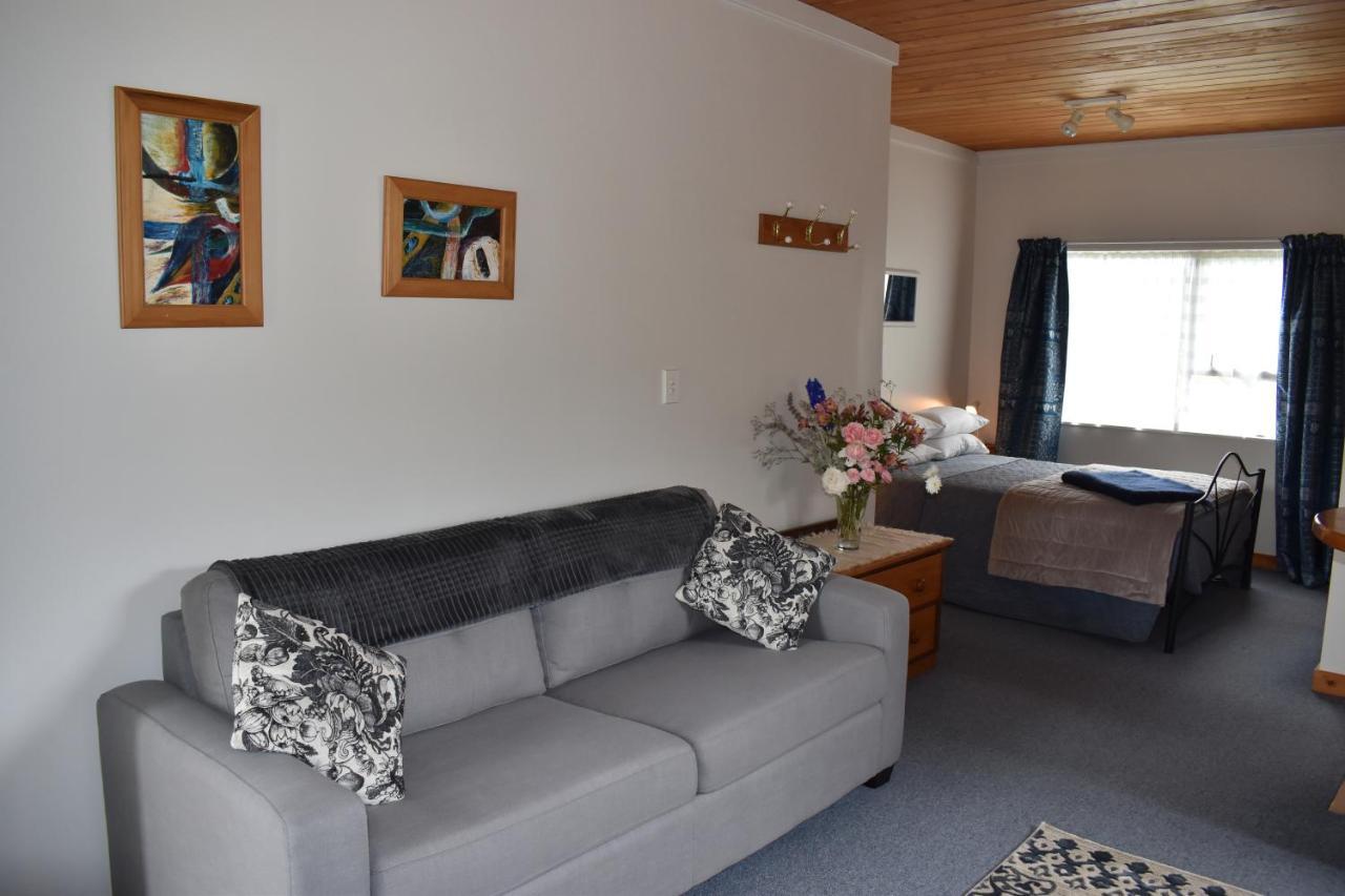 Olivista Bed & Breakfast Masterton Bagian luar foto