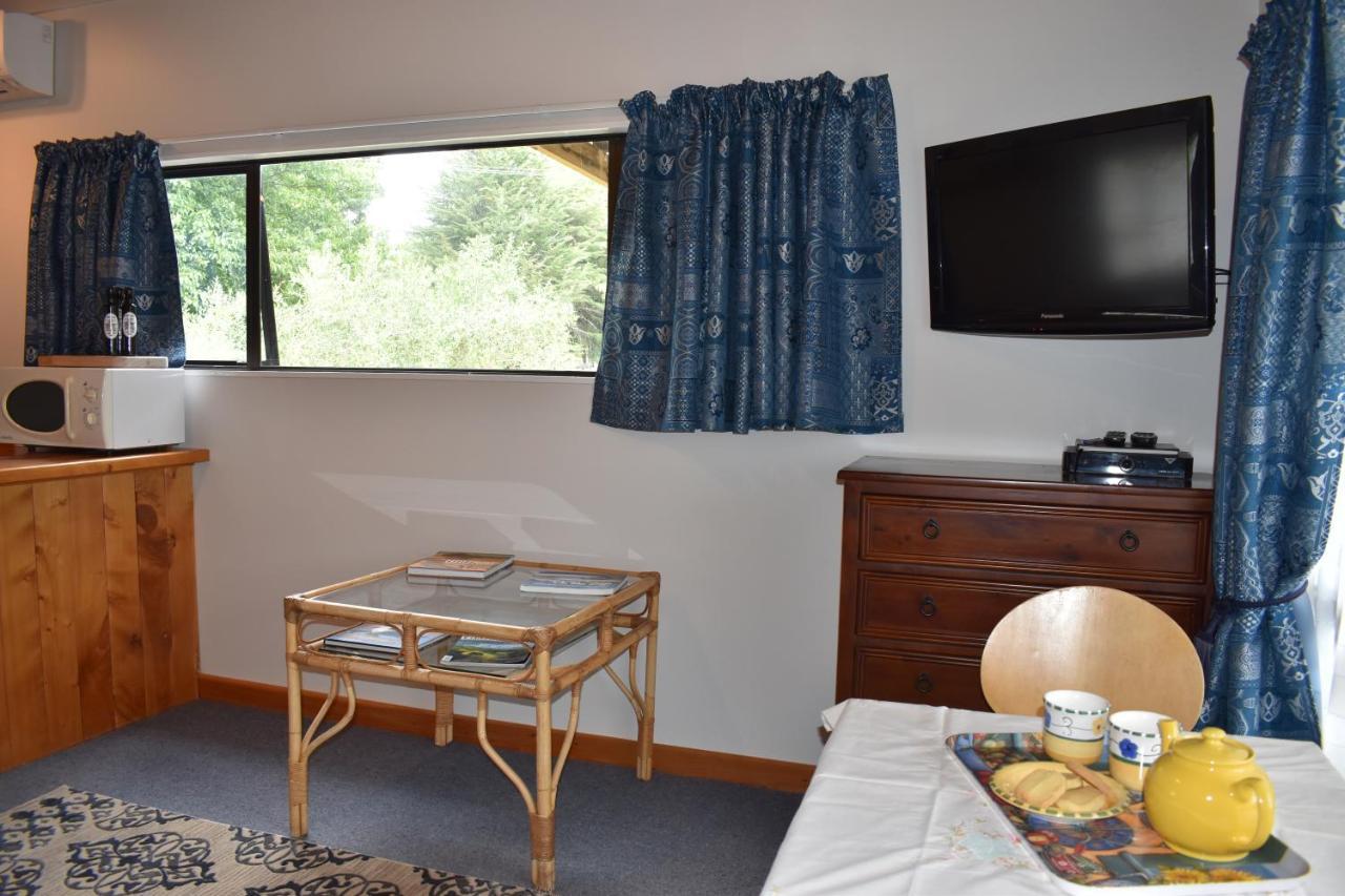 Olivista Bed & Breakfast Masterton Bagian luar foto