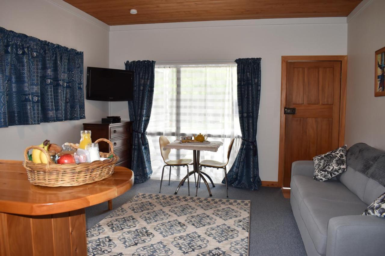 Olivista Bed & Breakfast Masterton Bagian luar foto