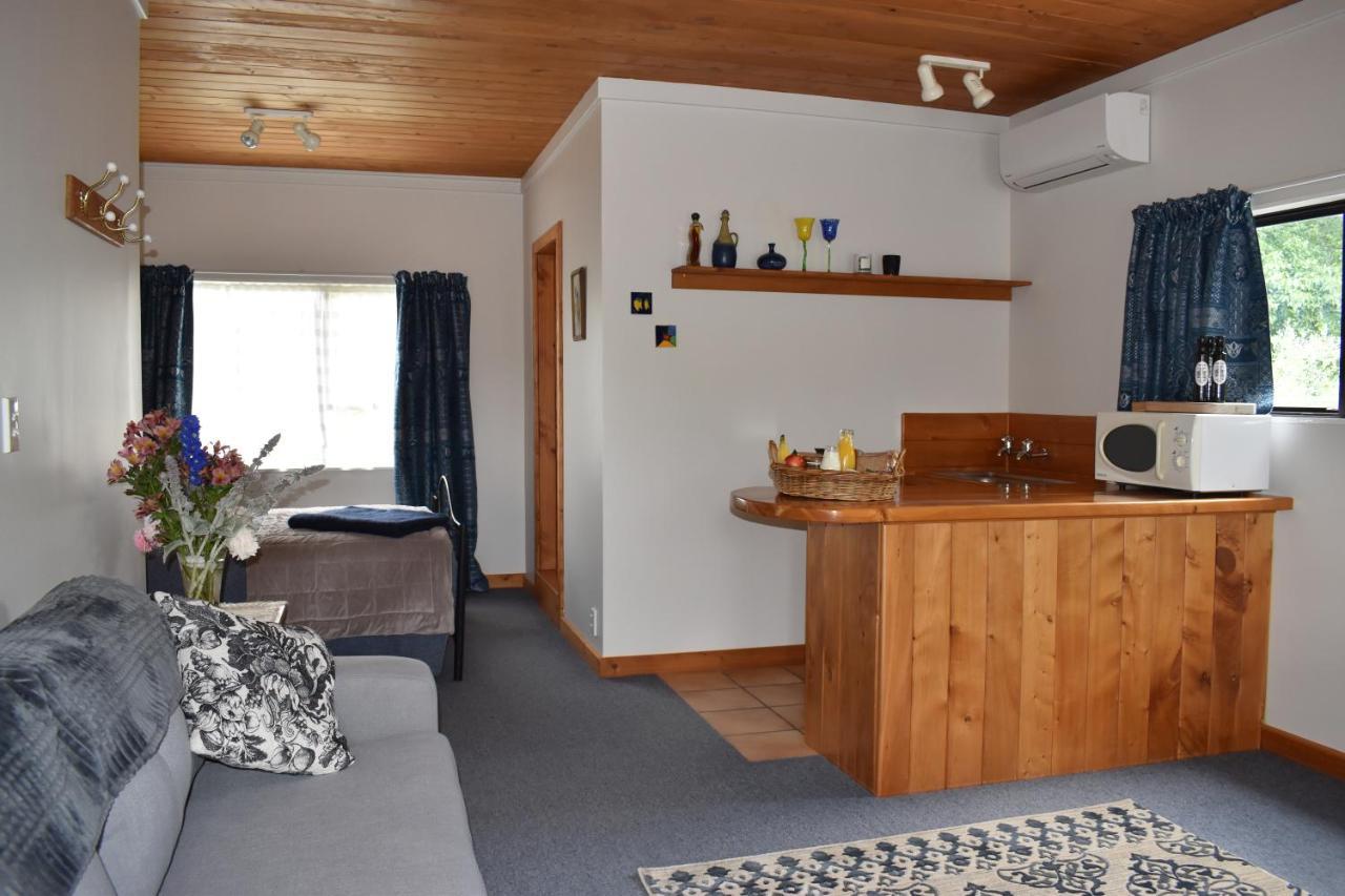 Olivista Bed & Breakfast Masterton Bagian luar foto